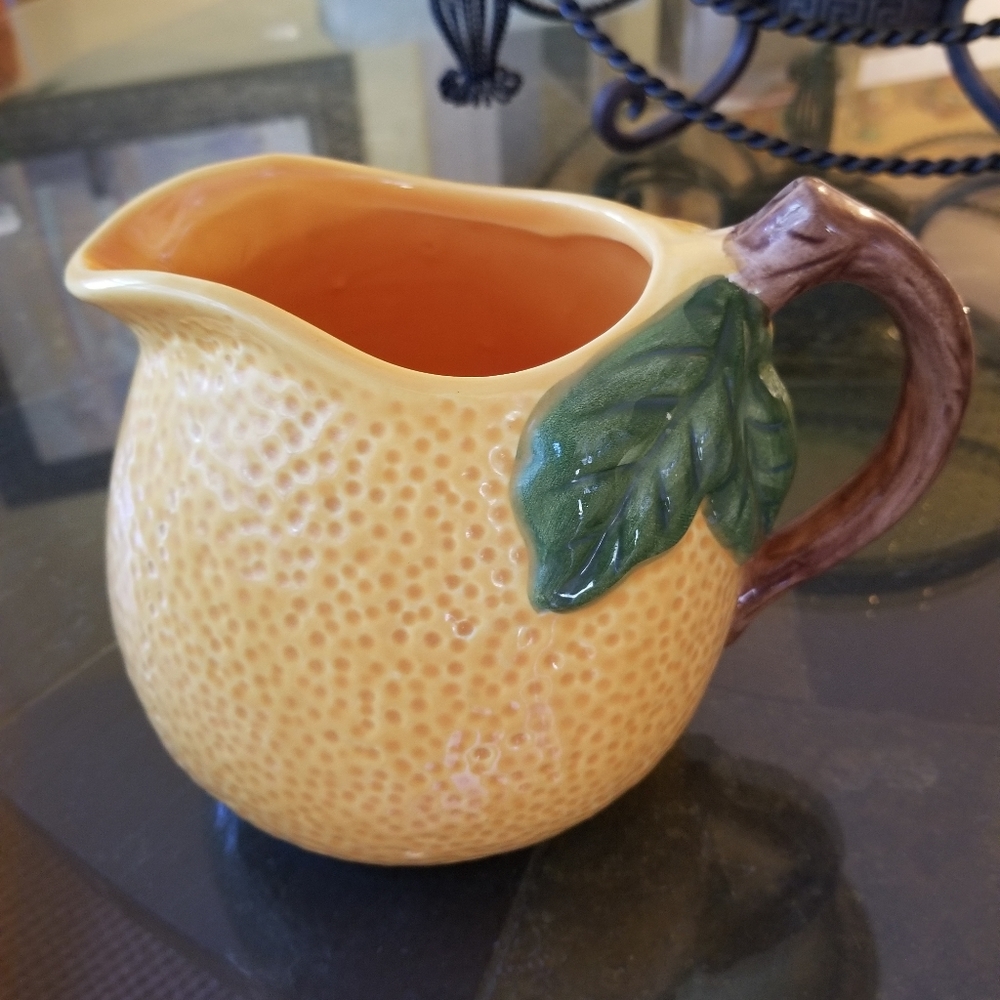 Fruit style pitcher